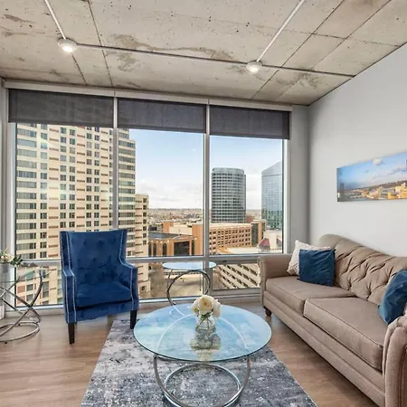 Luxury 2Br Penthouse In Downtown Gr Apartment